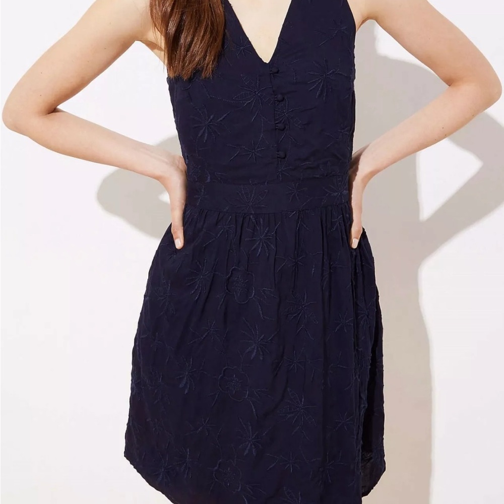 LOFT Sleeveless Mini Sundress Size 6 Navy Embroidered Detail V Neck Flared NWOT